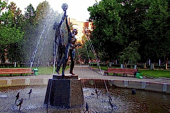 Скульптурный фонтан